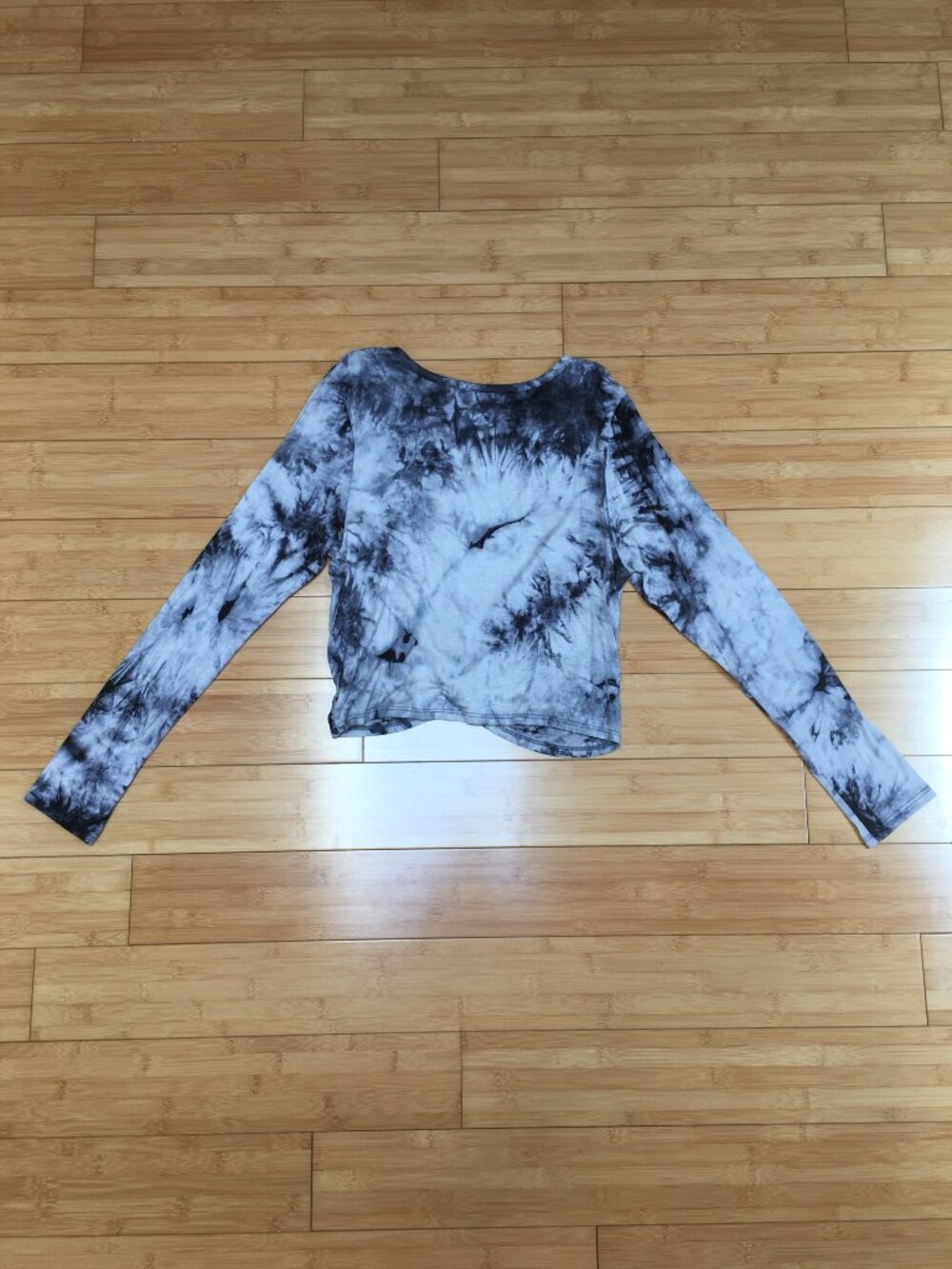 NWOT Gaze Black Tie Dye Long Sleeve Crop Top - Picture 2 of 3